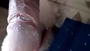 Flaco morboso me obliga a limpiarle la pija