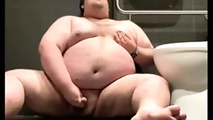 Chubby plays in bring on go to the loo