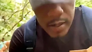 O novinho aceitou dar para 3 machos itsy-bitsy parque da cidade.