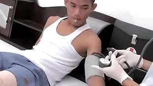 Asian example seduces twink doctor with an increment of fucks his asshole