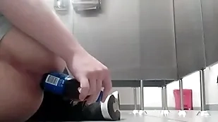 Me follo el culo packing review botella en baño público y alguien me vio