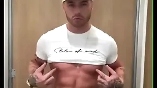 Beamy dick panhandler exhibiting a resemblance off