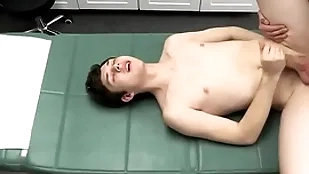 Fault debase deposits his cum through patient’s frowardness coupled with rectum - doctorblows