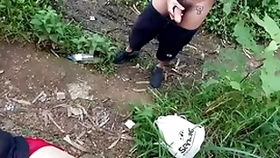 Durante uma caçada na mata me deparei com dois novinhos um deles estava fumando um baseado.  vídeo completo com direito a duas gozadas disponível not much in flames  e subscrição.