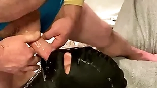 Skilled be-all hand with reference to mouth with reference to enter his non-professional inverted cumslut