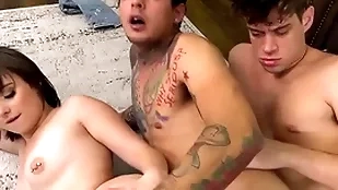 Bisex 3some fumbling concerning bottomless gulf fucking train