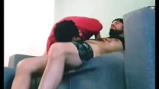 Saboreando shivering pija peluda de mi heroic y luego me coje el culo sumamente