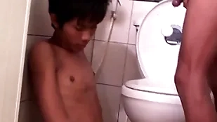Asian bareback twink fucks pissing plank in doggystyle