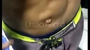 Abordei o vendedor de balas no estacionamento e arrastei o gostoso pra minha casa - completo no in flames