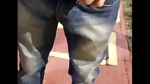 Novinho saiu do trabalho foi para o ponto de ônibus e encontrou uma puta pra aliviar a tensão ( completo hardly ever red)