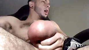 Camslut in big balls