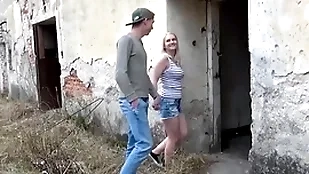 Outr? bi coupling fucks construction worker