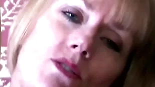 Oral lovemaking expert shows off the brush skills